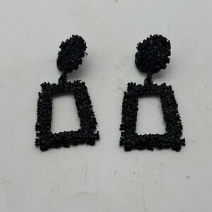 Elegant Black Textured Earrings